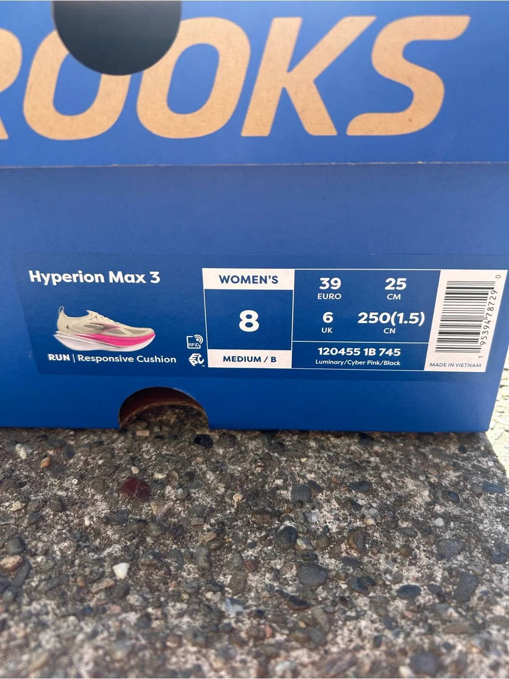 Brooks Hyperion Max 3 Women’s size 8, in like new condition!